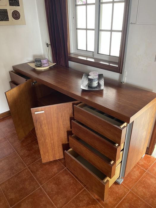 Movel e mesa.