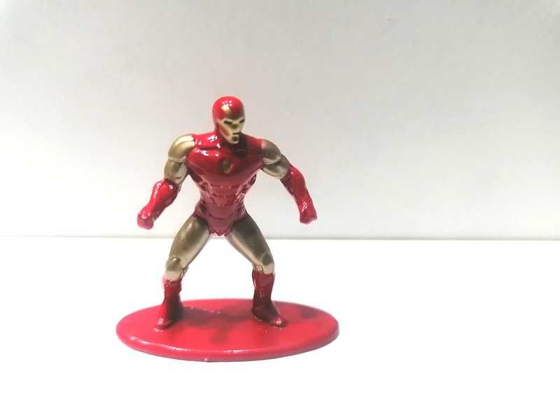 Nano figuras da Marvel metálicas