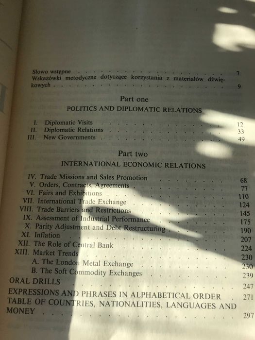 English for Economics and Politics - Dagmara Świda