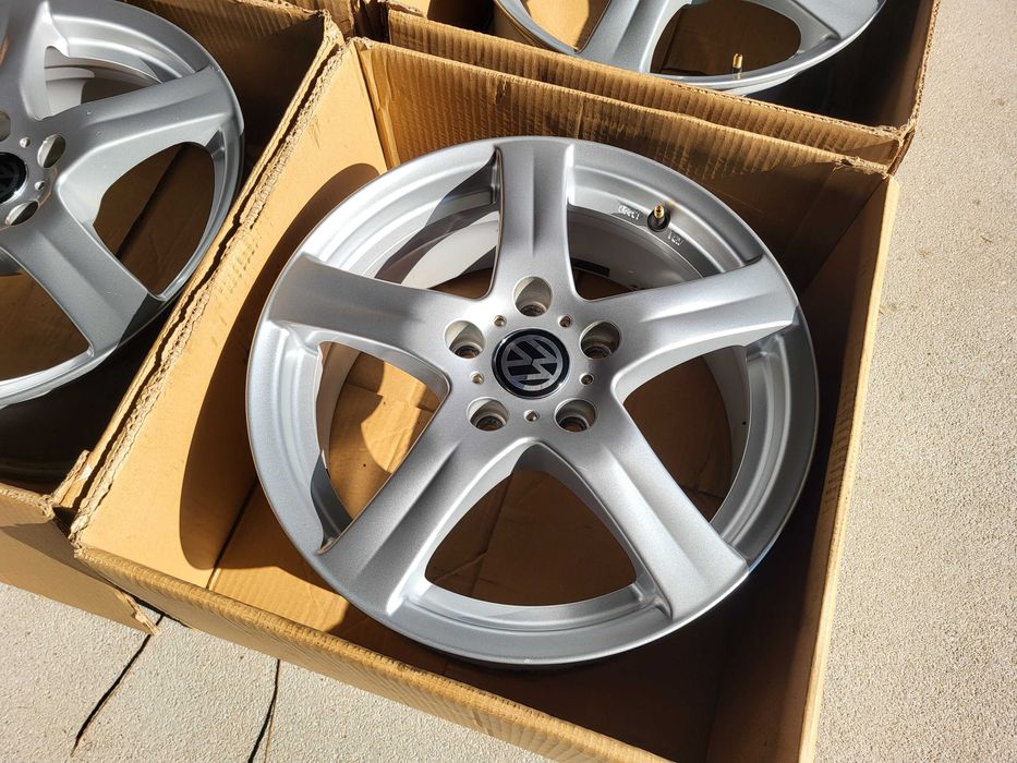 [596] Felgi aluminiowe 16 Cali 5x112 6,5Jx16H2 ET50 VW Passat Touran