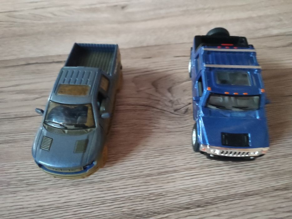 Autka metalowe większe