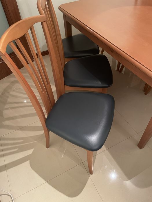 Mesa de Jantar Extensivel + 6 Cadeiras Couro