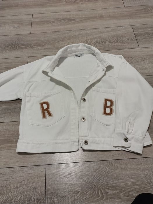 Biała kurtka bawełniana , stan idealny, rozmiar uniwersalny .