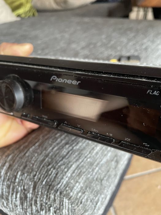 Rádio Pioneer (MVH-S120UB)