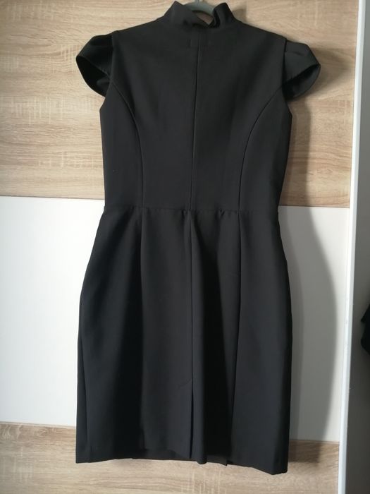 Vestido preto elegante por estrear