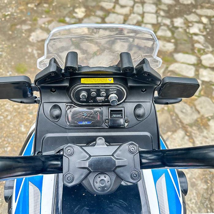 Duży motor na akumulator POLICJA F850 2x45W miękkie koła kogut