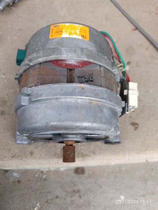 Двигателя с стиральных машин.