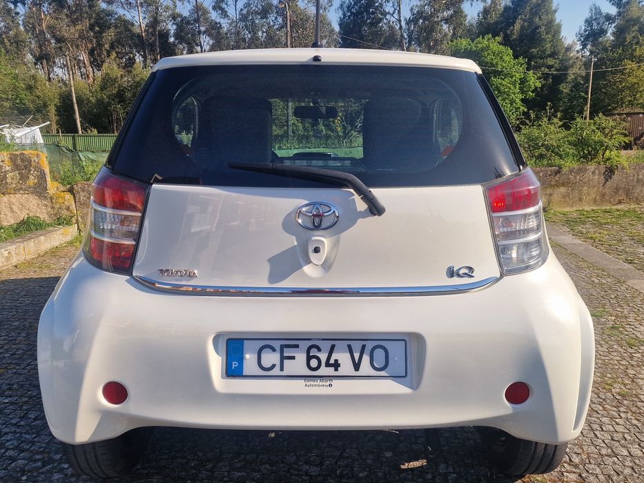 Toyota IQ 1.0 Vvti  4 Lugares Ultima Geração 2014  Poucos Km