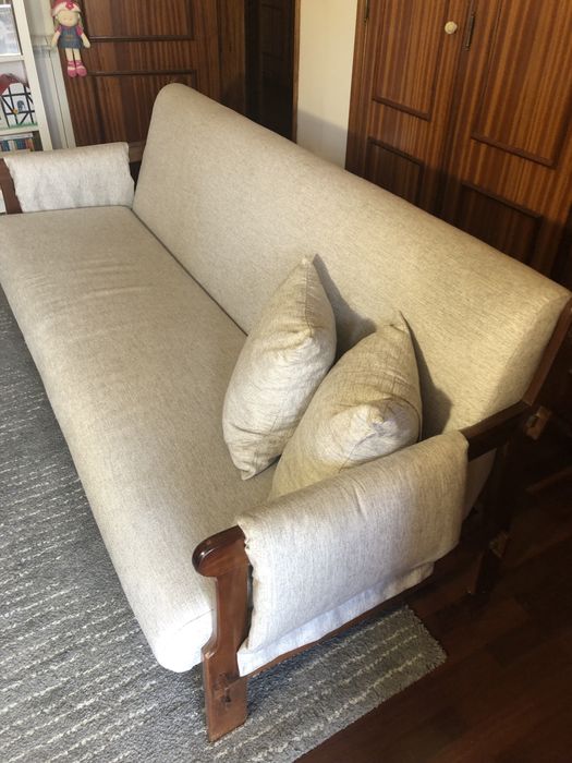 Sofá de três lugares