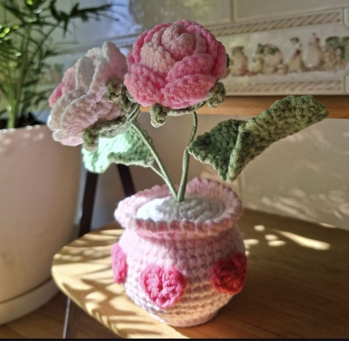Vaso de rosas em crochê