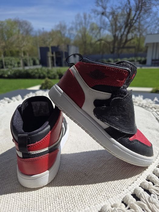 Nike jordan sky jordan 1 na rzepy czerwono-białe czarne 32
