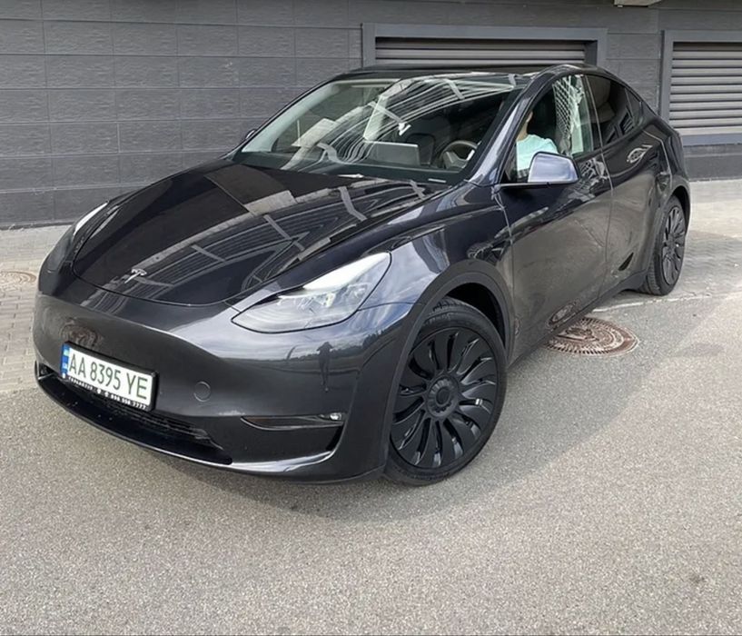 Tesla Model Y 2024