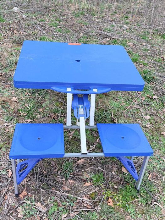 Stół walizka z fotelikami