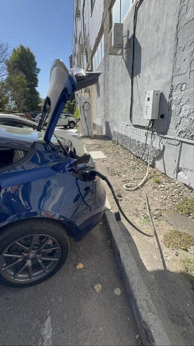 Tesla 3 21год 82.5 kw полный привод 460км