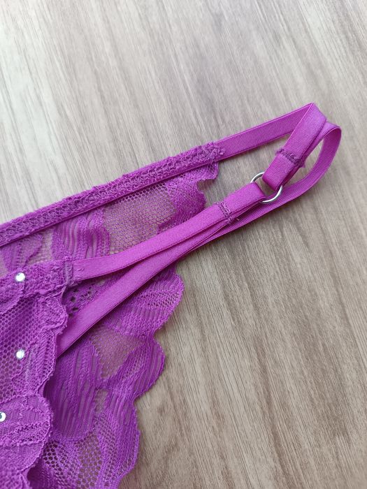 Seksowne fioletowe koronkowe majtki z kamyczkami M/L 38/40