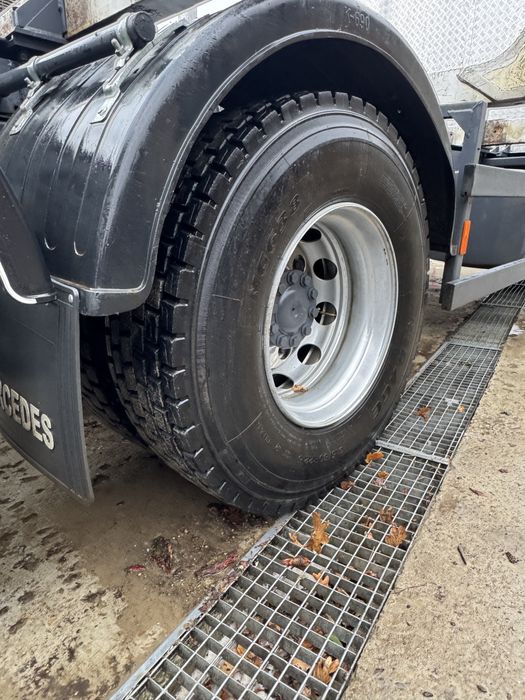 Мерседес лісовоз маніпулятор