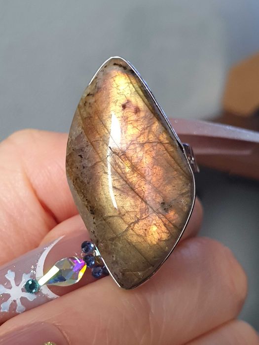 Anel com labradorite / labradorita amarelo e laranja - ajustável