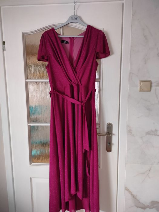 Piękna sukienka z połyskiem asymetryczna