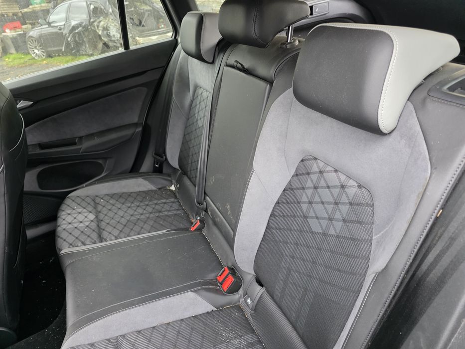 Fotele komplet rline kubełki golf 8 kombi variant boczki kanapa