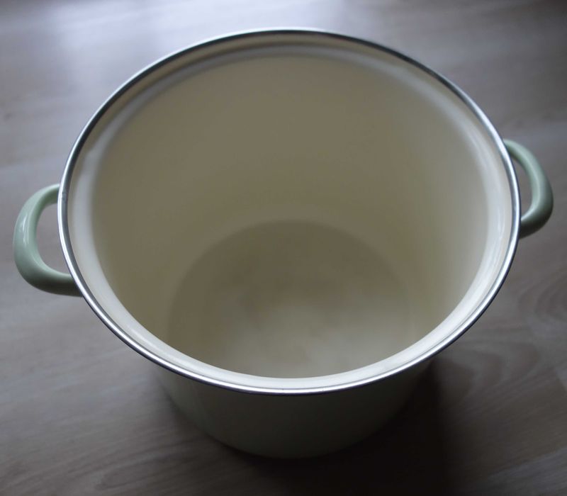 Garnek Riess emaliowany 6l bez pokrywki - jasno zielony