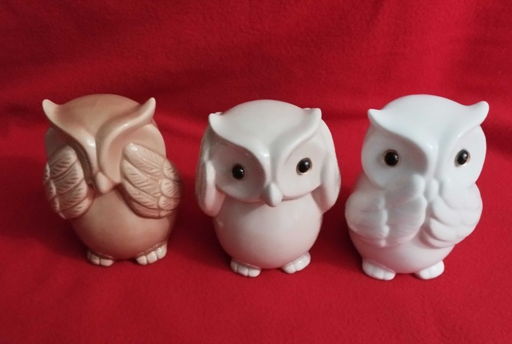 Conjunto de três estatuetas decorativas de corujas
