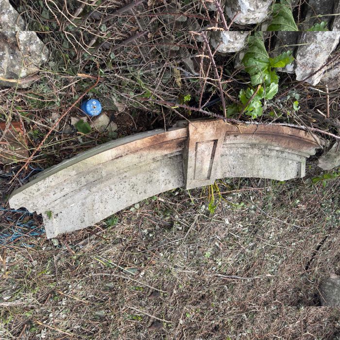 Arco Superior Monumental em Pedra Lavrada do Século XVII – Coleção Azularte