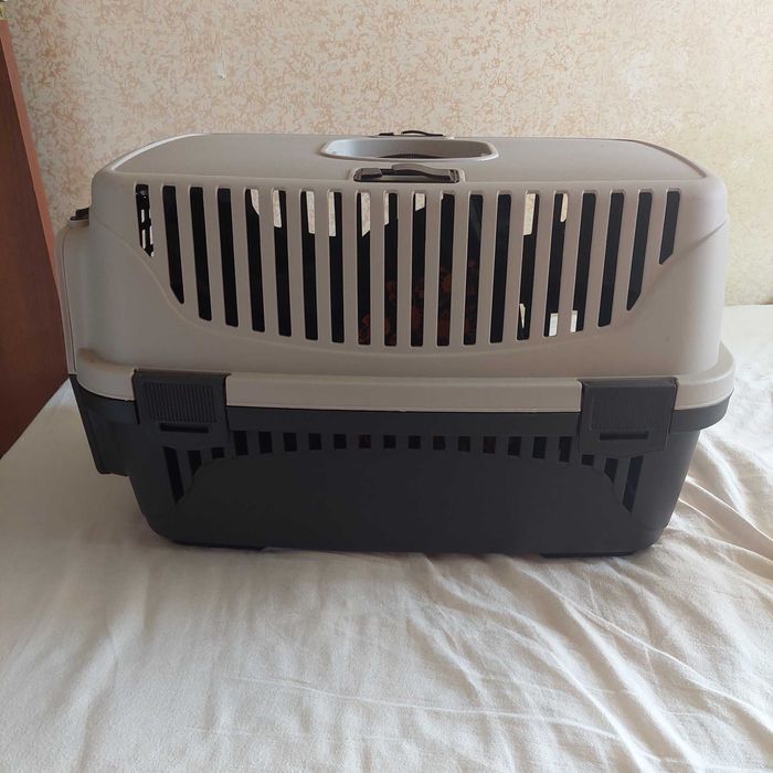 Продам переноску для собак та котів