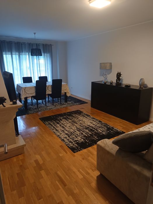 Alugo quarto  S Mamede Infesta