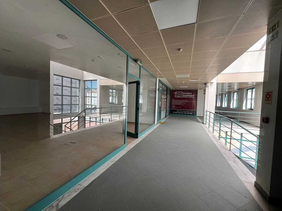 Arrendamento loja Carregado