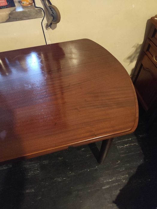 Mesa de madeira extensível