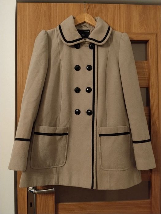 Sprzedam beżowy płaszcz flauszowy rozmiar 42