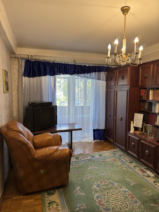 Чернігівська  2-к Лісовий проспект 6