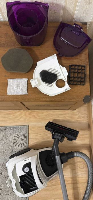 Пилосос без мішка BOSCH GS-10 BGS1U1800