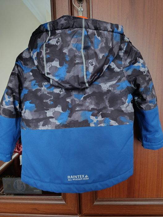 Дитяча зимова куртка.