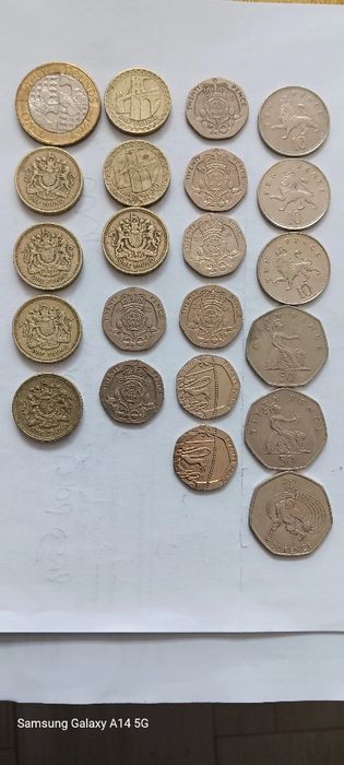 22 moedas diversas de Inglaterra