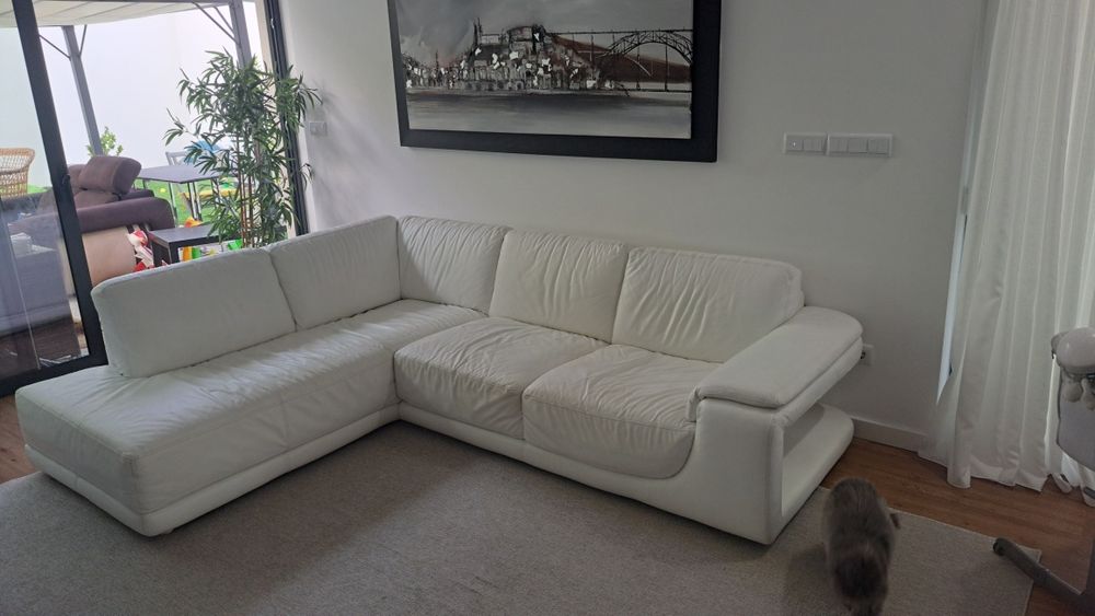 Sofá Chateau d’Ax em Pele Genuína – Canto com Chaise Longue