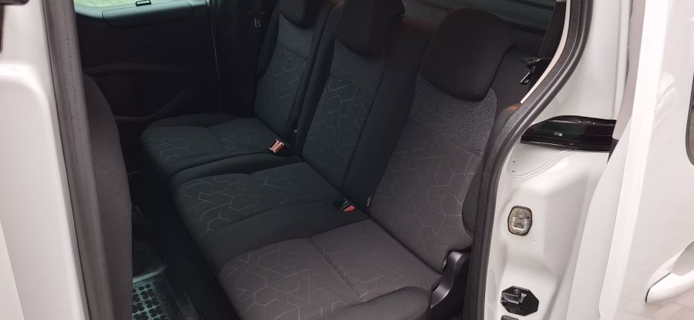 Peugeot Partner teppe 2017r salon Polska