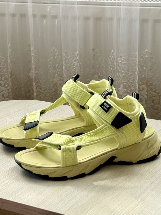 Босоніжки Zara 35 розмір