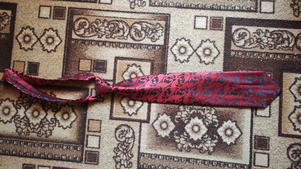 Продам 5 галстуков,все-Италия.