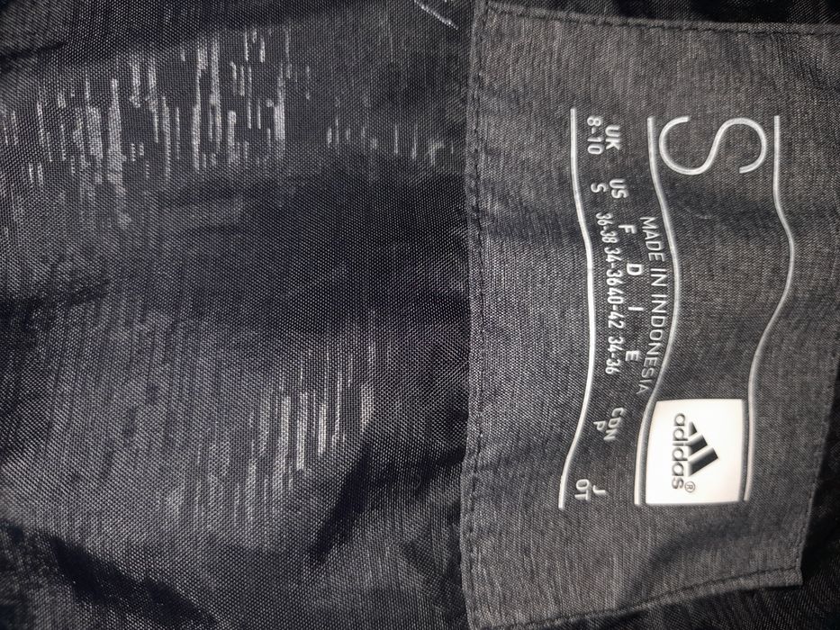 Жіноча куртка adidas