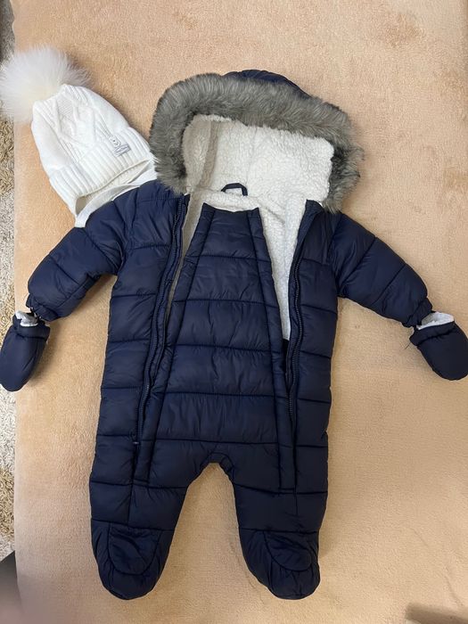 Продам зимний комбинезон 0-3 мес
