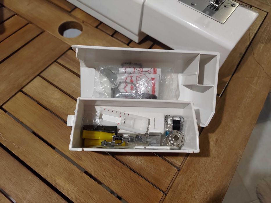 Máquina costura eléctrica Lervia