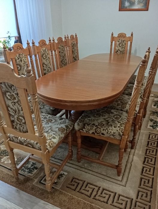 Dębowy stół i 10 krzeseł