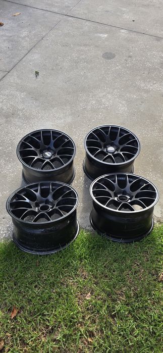 Jantes 18 originais Apex ARC-8
5x120
Frente: 18x10J ET25
Traseira: 18x11J ET44
5x120
Frente: 18x10J ET25
Traseira: 18x11J ET44