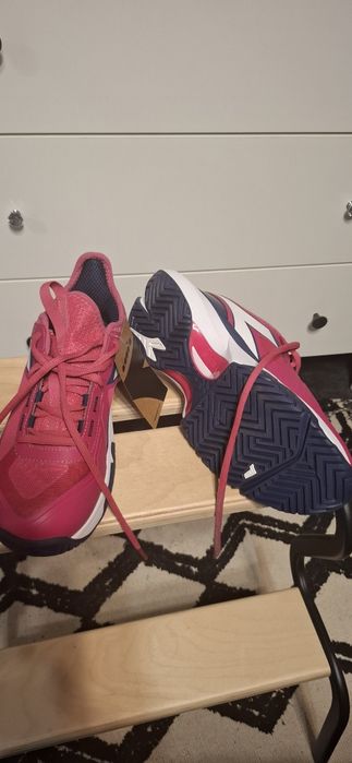 Buty sportowe damskie