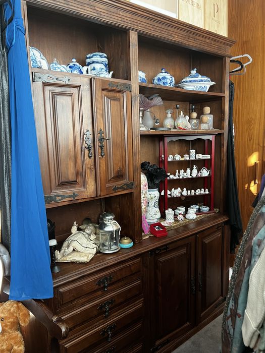 Movel estante, antogo em madeira de castanho