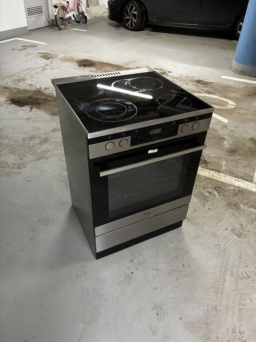 Kuchnia wolnostojąca ceramiczna Amica stan jak nowy