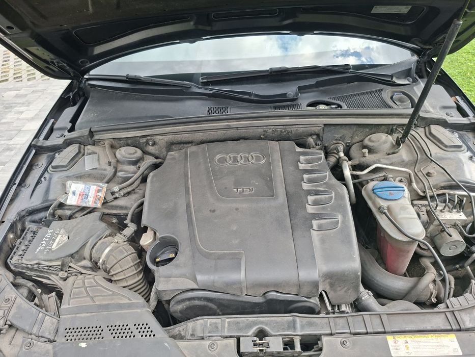 Audi  A 4 B8  kombi 2.0tdi  2010 r modelowo 2011