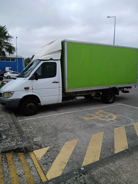 caminhões comerciais