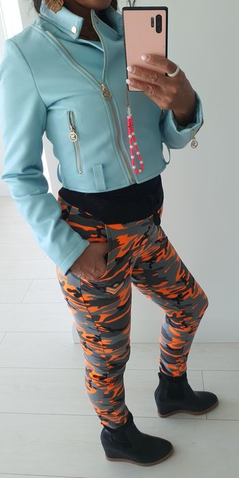 Spodnie joggery moro neonowe szare wygodne Kieszenie